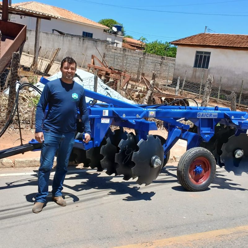 Distribuidor agrícola entregue na propriedade